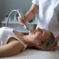 Facial oxygen therapy
